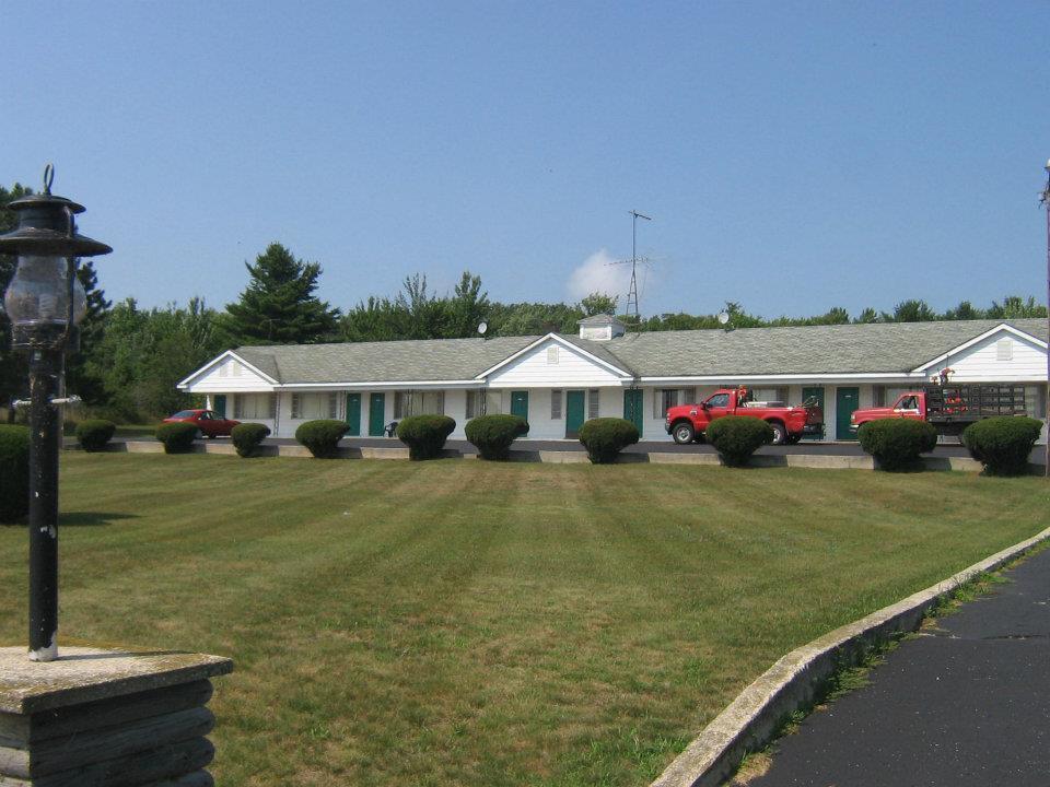 Chapel Hill Motel Brevort Eksteriør bilde