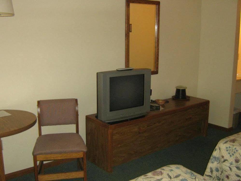 Chapel Hill Motel Brevort Eksteriør bilde