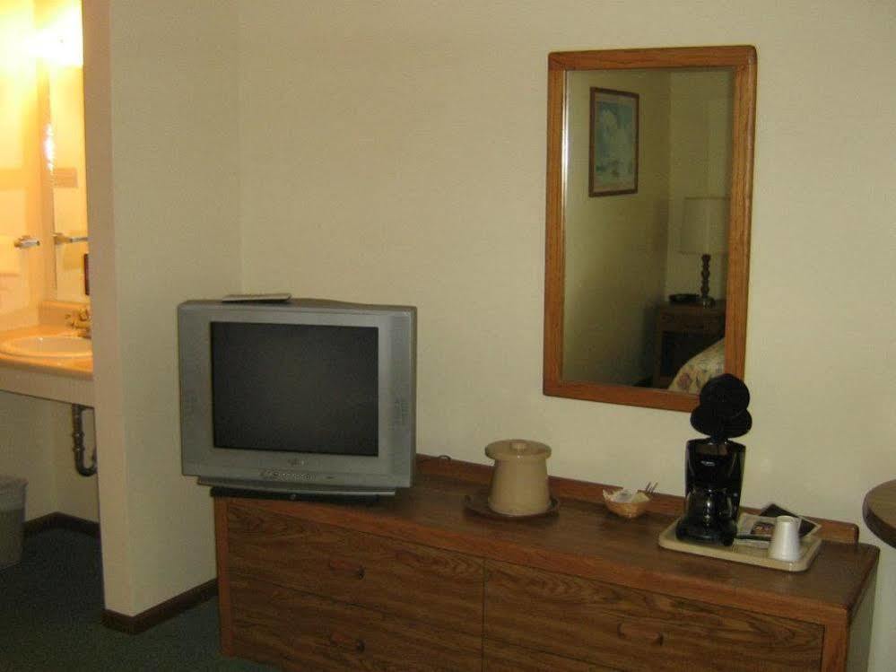 Chapel Hill Motel Brevort Eksteriør bilde