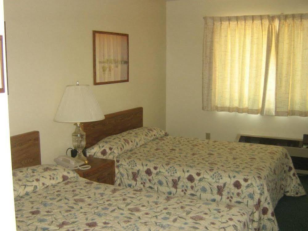 Chapel Hill Motel Brevort Eksteriør bilde