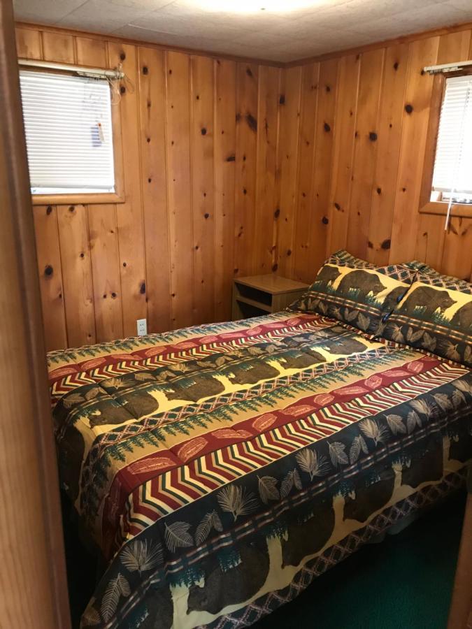 Chapel Hill Motel Brevort Eksteriør bilde