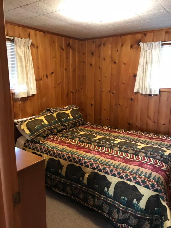Chapel Hill Motel Brevort Eksteriør bilde